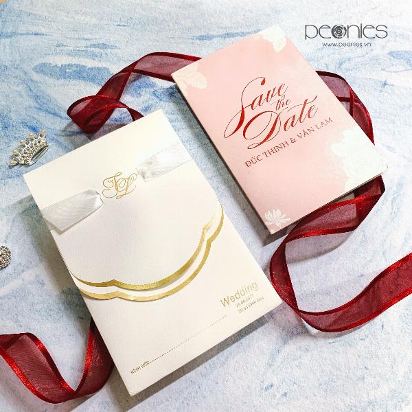 Kỹ thuật in ép kim dập nổi trên thiệp Trung Thu sang trọng, hiện đại